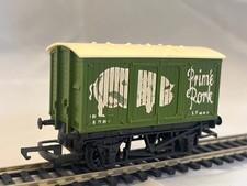 Hornby R216 OO Gauge Prime Pork Closed Box Van Green