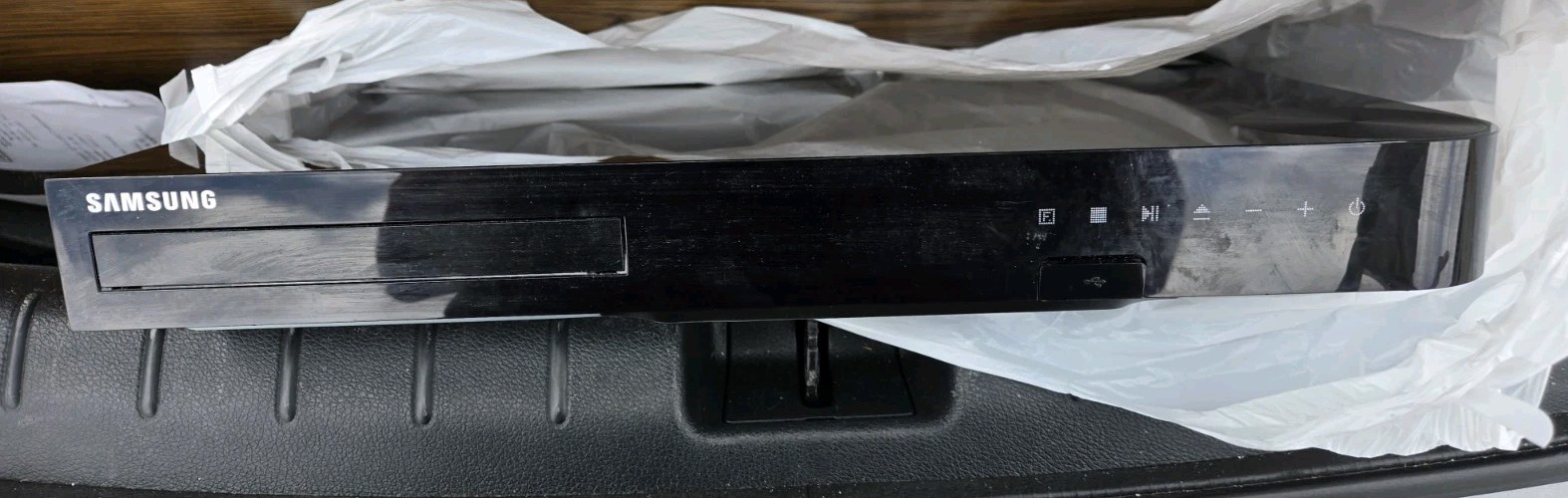 Samsung HT-F5500W 3D Blu-ray Player 5.1 Channel Home Theater