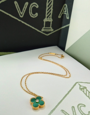 VAN CLEEF & ARPELS MALACHITE 2013 HOLIDAY NECKLACE 18K YG W/CERT