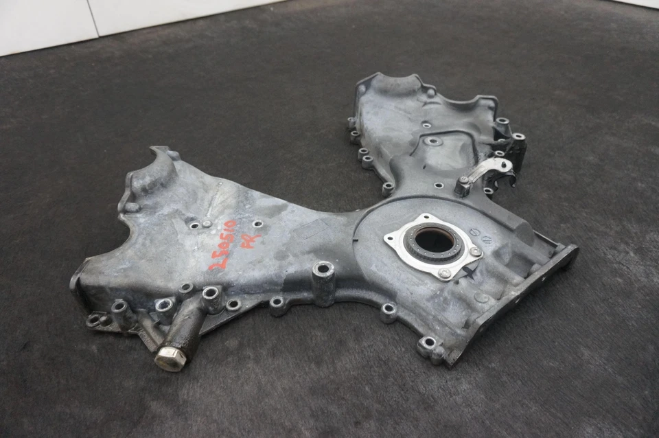 Panel de cubierta de distribución inferior delantero del motor 94810102220 Porsche Panamera GTS 970 10-16 Foto 3 de 4