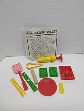 Vtg Play-Doh SIZZLIN SKILLET Toy Set FOOD MOLDS Parts Kenner Kitchen NO Skillet