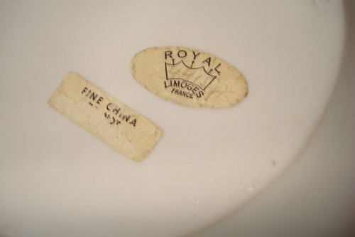 Vintage Royal Limoges France Scalloped Porcelain Grape Leaf Gold Dish w/Handle - Picture 7 of 8