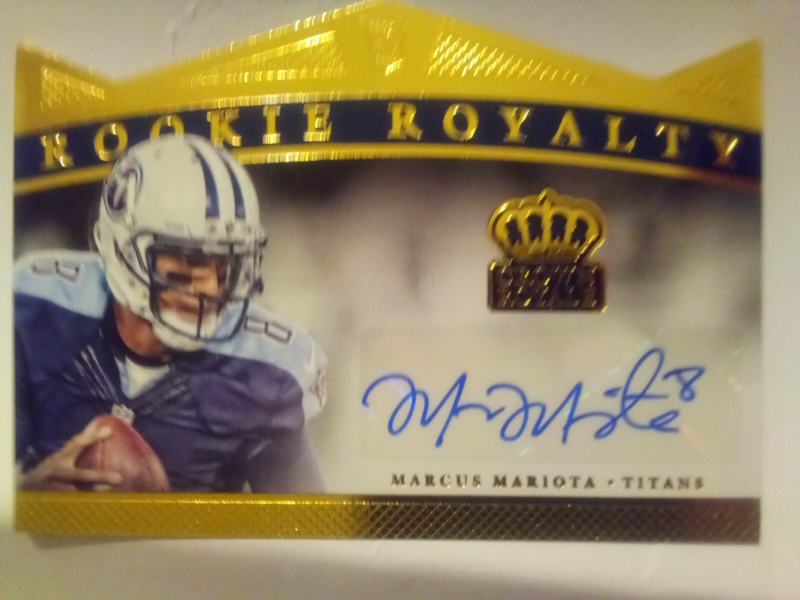 Marcus Mariota Panini Crown Royale Rookie Royalty Signatures #MM Gold