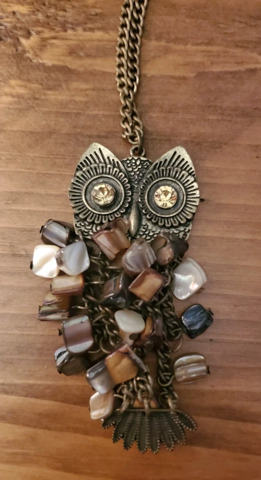 Collar colgante vintage grande de piedra de búho articulado tonos de marrón y bronce Foto 3 de 4