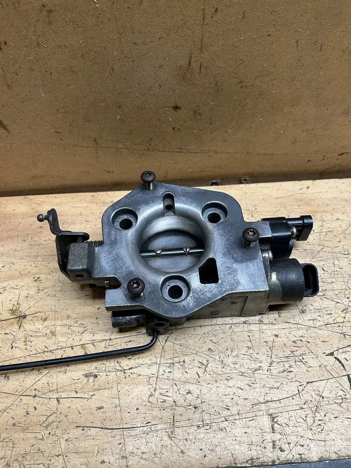 Оригинальный корпус дроссельной заслонки 87-90 Jeep Cherokee XJ Comanche MJ 4,0 л (механическая трансмиссия) - Изображение 2 из 4