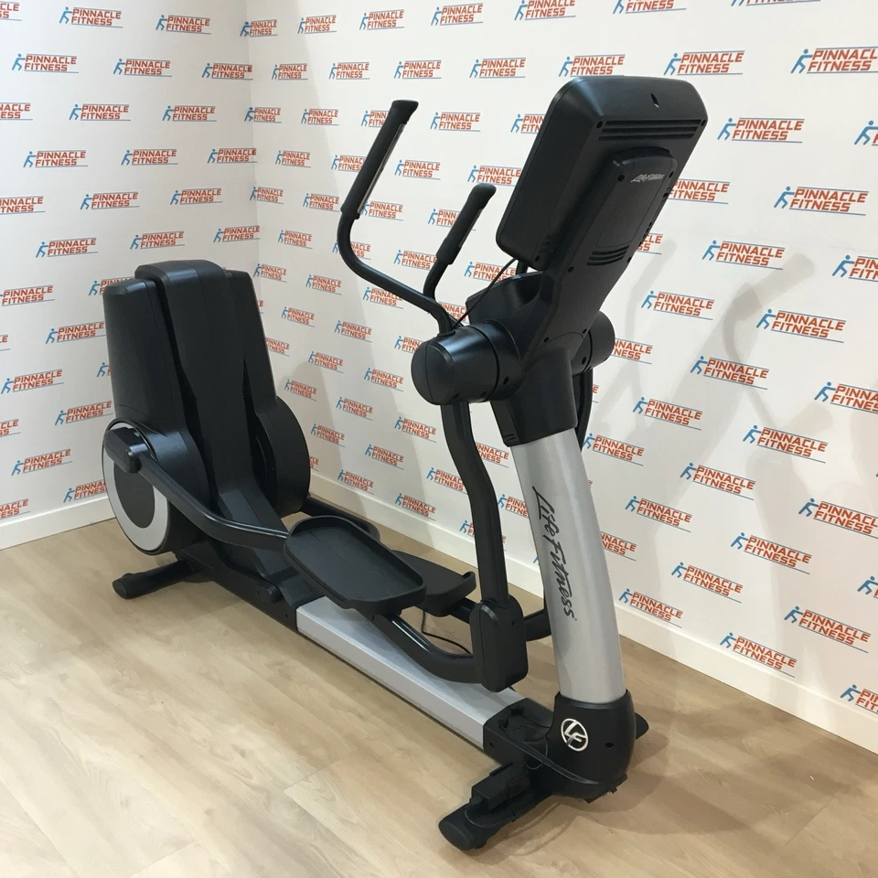 Life Fitness 95X Elevation Cross Trainer With Discover SE Console Silver Edition - Image 3 of 4