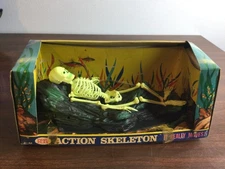Penn Plax Vintage 1972 Action Skeleton Green Rock Base Aquarium Decor