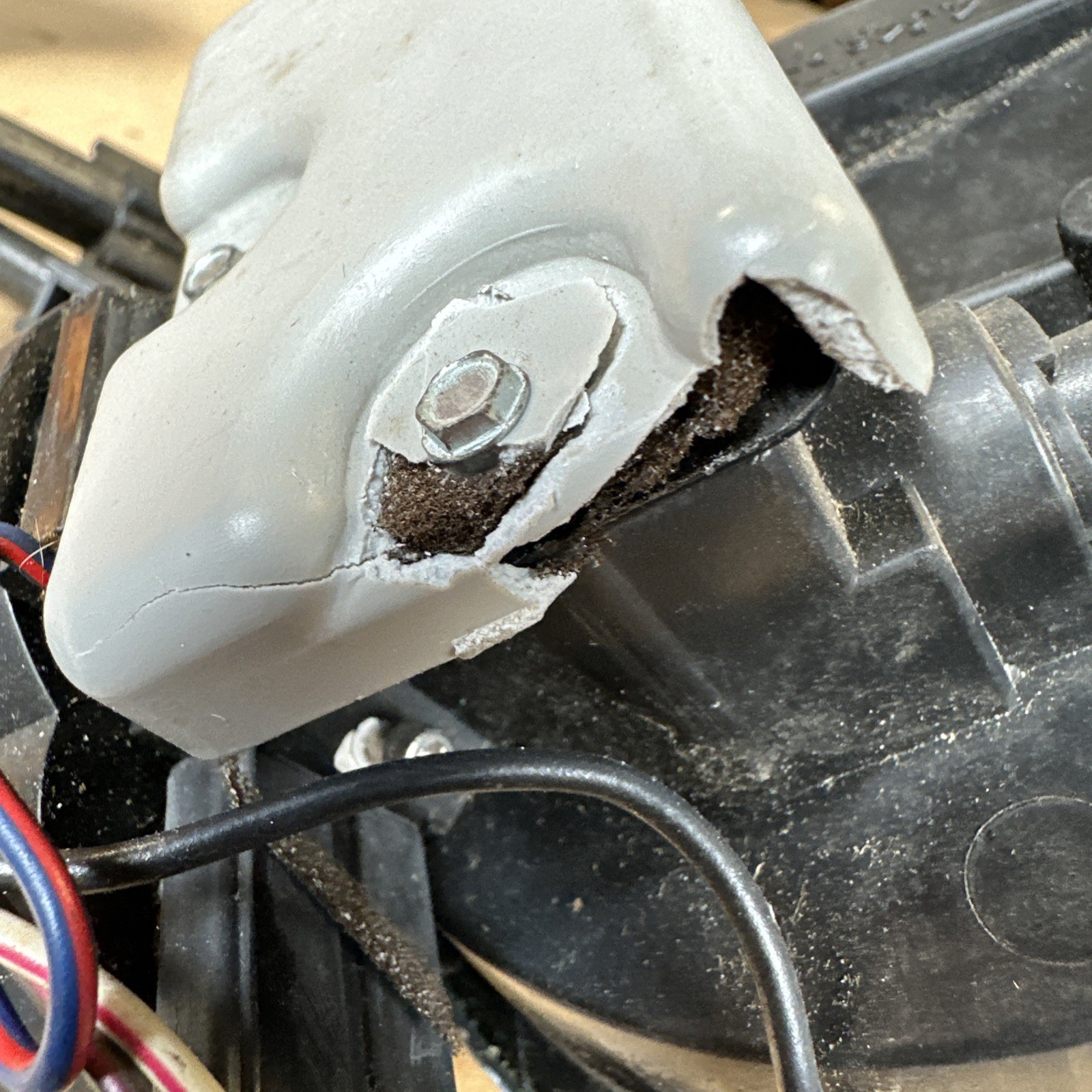 Mopar NOS  4179306 Speed control servo motor. Broken Corner On Plastic, See Pic