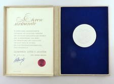e9173 estate G&ouml;tz R. Richter writer Meissen medal and honorary certificate
