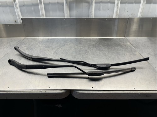 1998-2006 Chevy Omega Holden VX Windshield Wiper Arms OEM