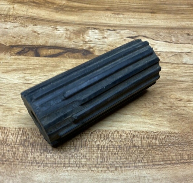 John Deere D130, 145, D110, E150, Lawn Tractor Brake Pedal Pad GX10055