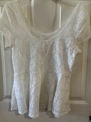 Woman s XXL No Boundaries White Shirt Short Sleeve Top