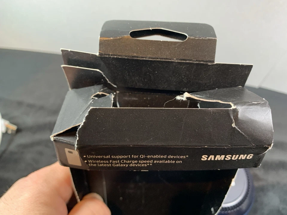 Almohadilla de carga inalámbrica Samsung Fast Charge Qi con cable micro USB modelo EP-PN920 Foto 4 de 4