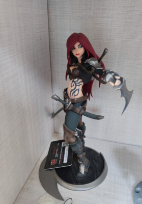 New Official LOL Katarina Du Couteau the Sinister Blade Statue PVC Figure Model