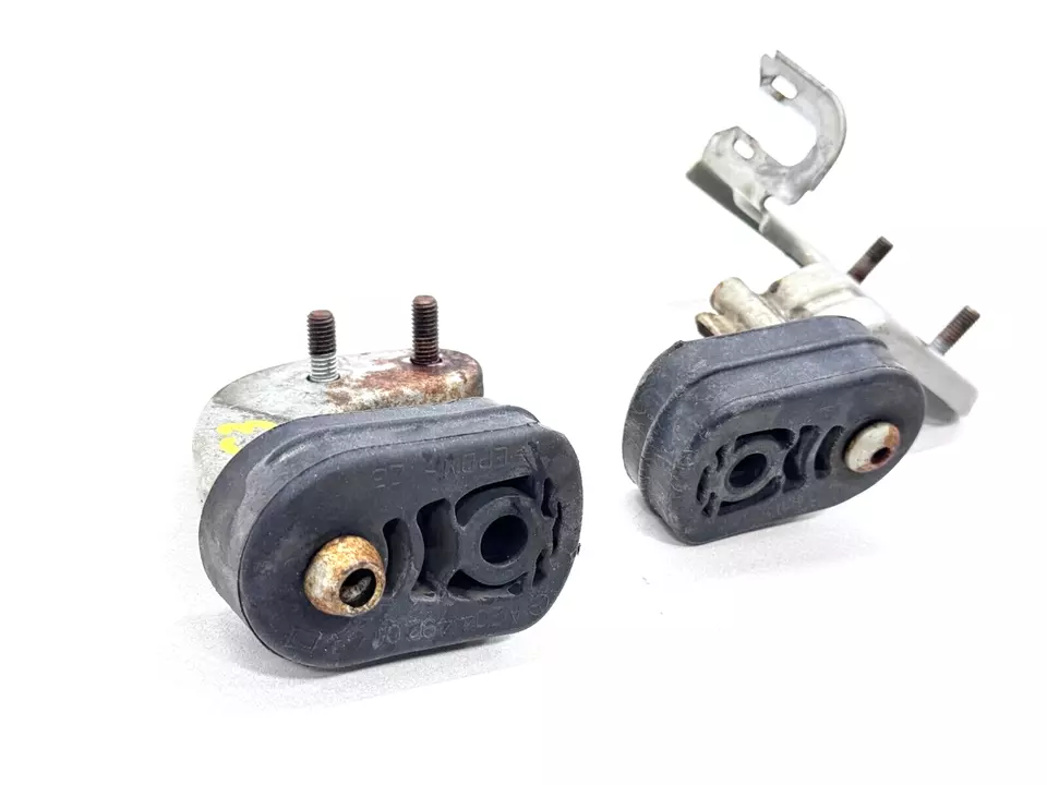 2008-2014 MERCEDES-BENZ W204 C300 REAR LEFT & RIGHT EXHAUST BRACKET MOUNT HANGER - Image 3 of 4