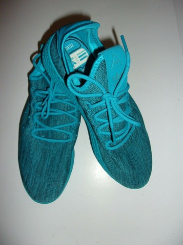 aqua blue tennis shoes