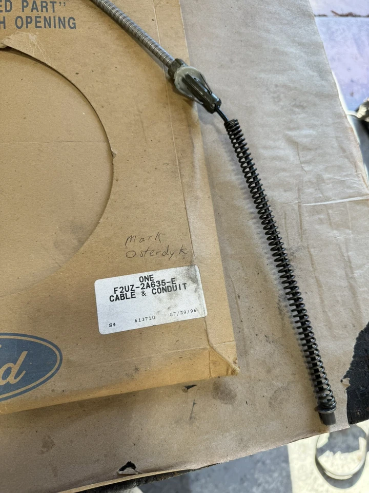 Cable de freno de estacionamiento trasero izquierdo Ford F2UZ-2A635-E E-250 E-350 1992-1994 NUEVO OEM Foto 3 de 4