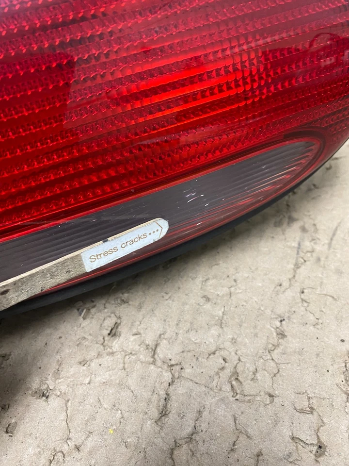 Левый задний фонарь для кабриолета Chrysler Sebring 1996-2000 годов выпуска левая сторона водителя левая сторона U2305 DW - Изображение 4 из 4