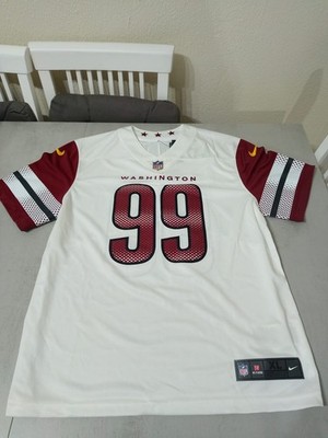 CAMISETA NIKE MODELO LIMITED VAPOR JERSEY NFL DE LOS COMMANDERS Nº99 TALLA XL.