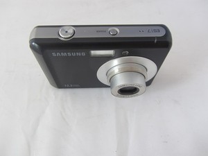 Samsung Digital Camera ES17 12.2MP 3 X Optical Zoom - ( SLIGHT FAULT )