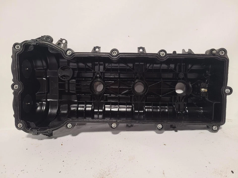 Used Engine Valve Cover fits: 2012 Dodge Charger Valve Cover Grade A - Image 2 of 4