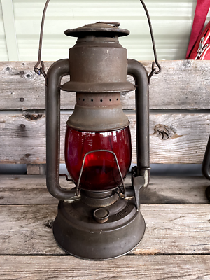 Vintage Triumph Embury Mfg. Co. No. 2 Lantern – Defiance with Red