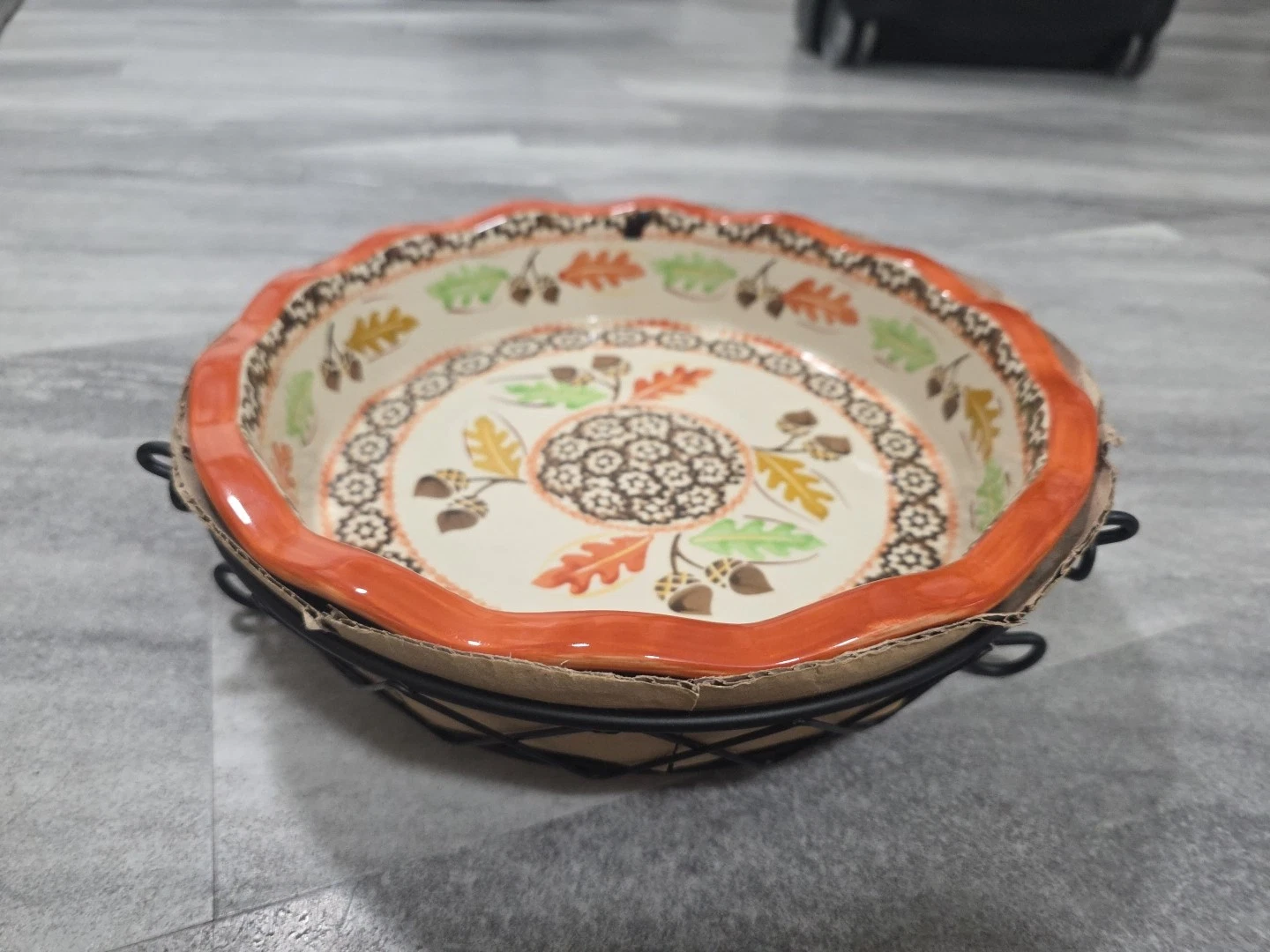 Temptations Old World Fall Harvest Leaves Thanksgiving Brown Pie Baking Dish Pan