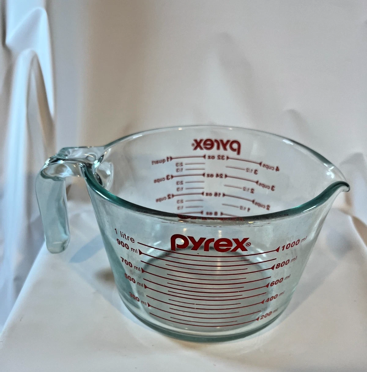 Vintage PYREX 4-cup Glass Measuring Cup with Sharp Red Lettering, J-Handle