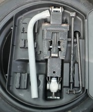 VW Golf 5 1K 6 Plus Bordwerkzeug Pannenset Wagenheber für Ersatzrad Notrad