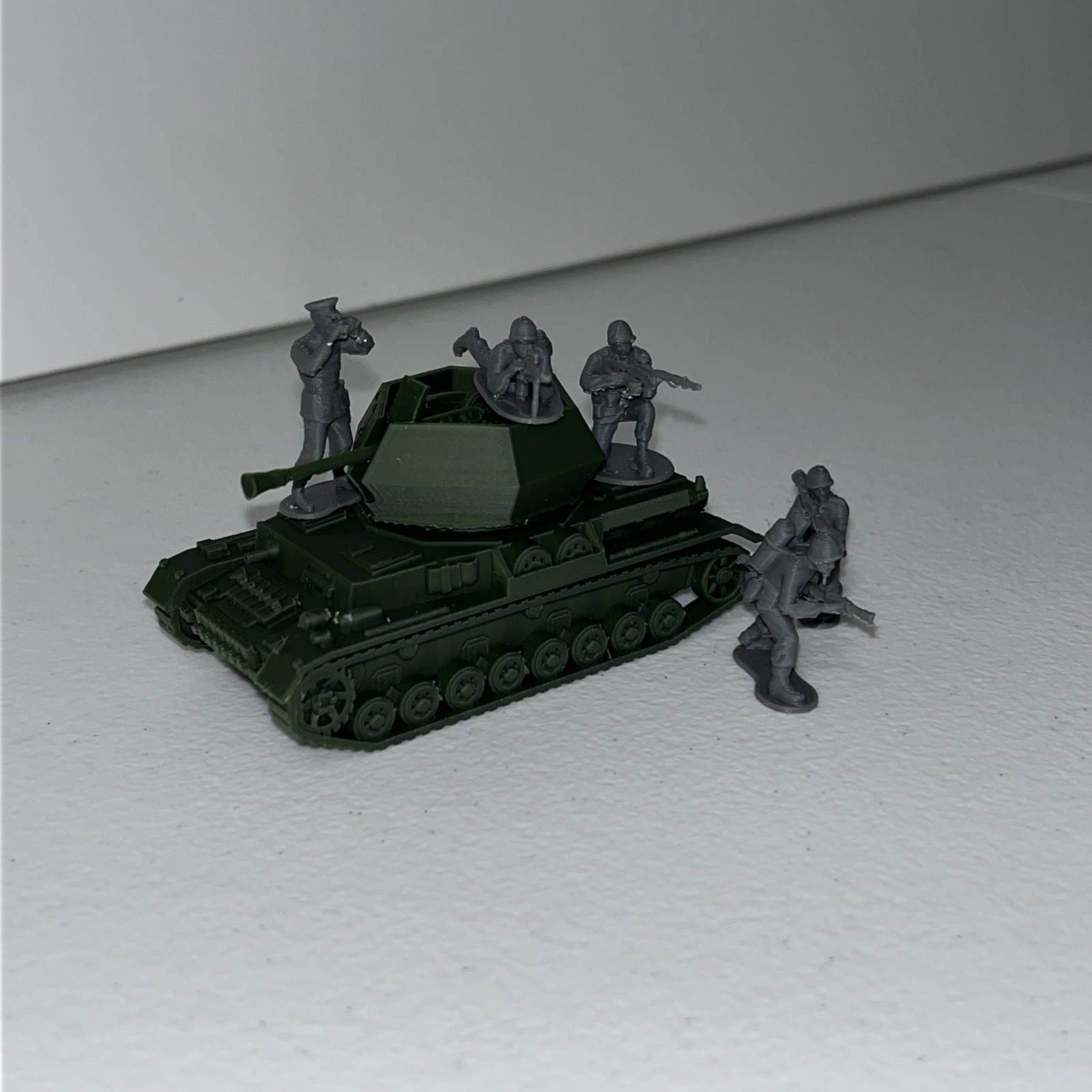 Tank With 5 Army Men !