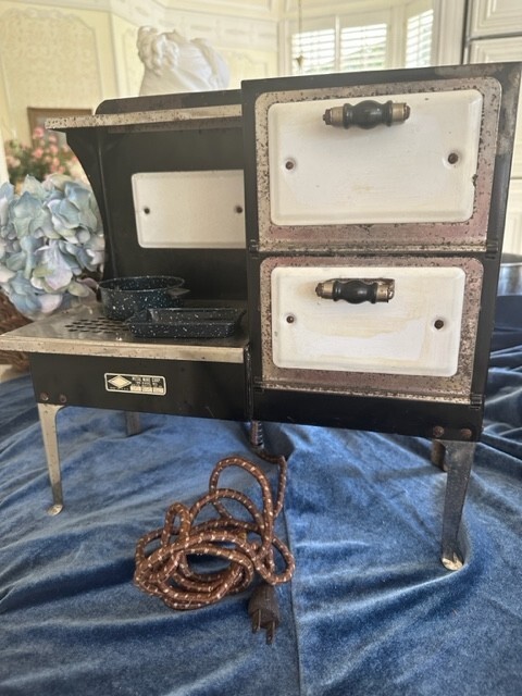 ANTIQUE  DOLL TOY STOVE