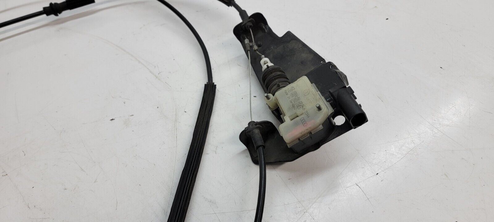 LAMBORGHINI HURACAN REAR HOOD OPENING CABLE LATCH LOCK ASSEMBLY OEM 