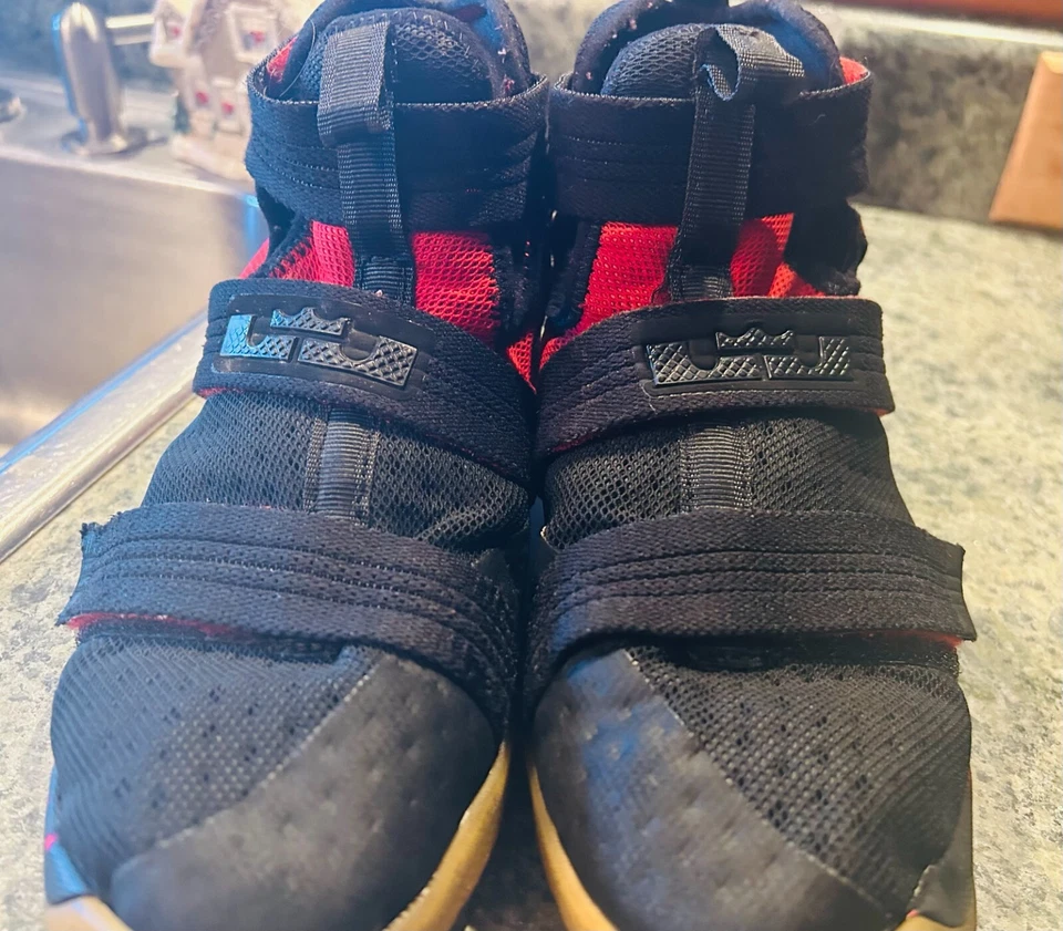 耐克 LeBron James Zoom Soldier X 10 BB 鞋 LRJ SX 16/17 青少年 6.5 码黑色红色 — 第 2/4 张图片