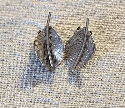 VINTAGE WELLS STERLING SILVER CLIPON EARRINGS LEAF SHAPED 1''