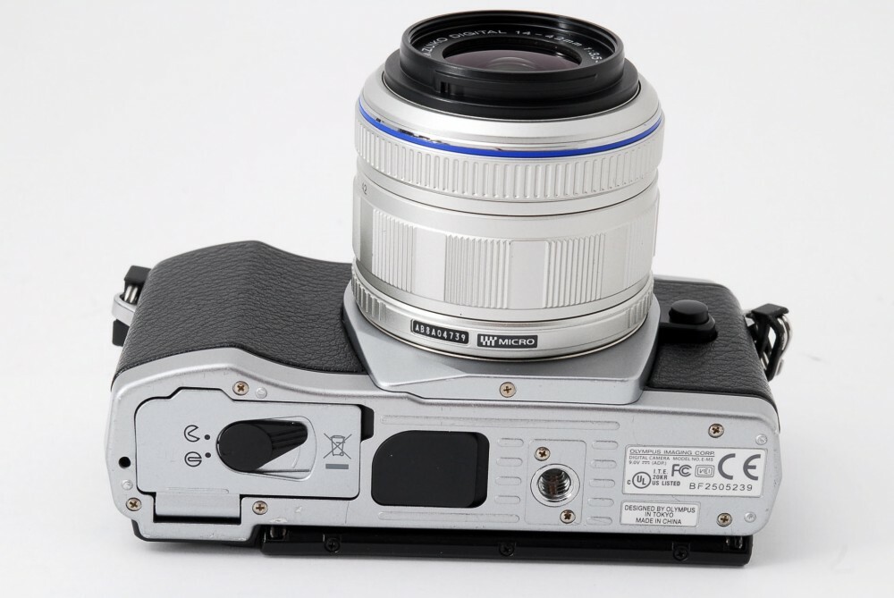 Olympus OM-D E-M5 16.1 MP 14-42mm Lens Kit Silver [Exc+++] w/Box