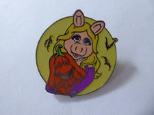 Disney Trading Pins 167992     Miss Piggy with Kermit Squash - Muppets Halloween