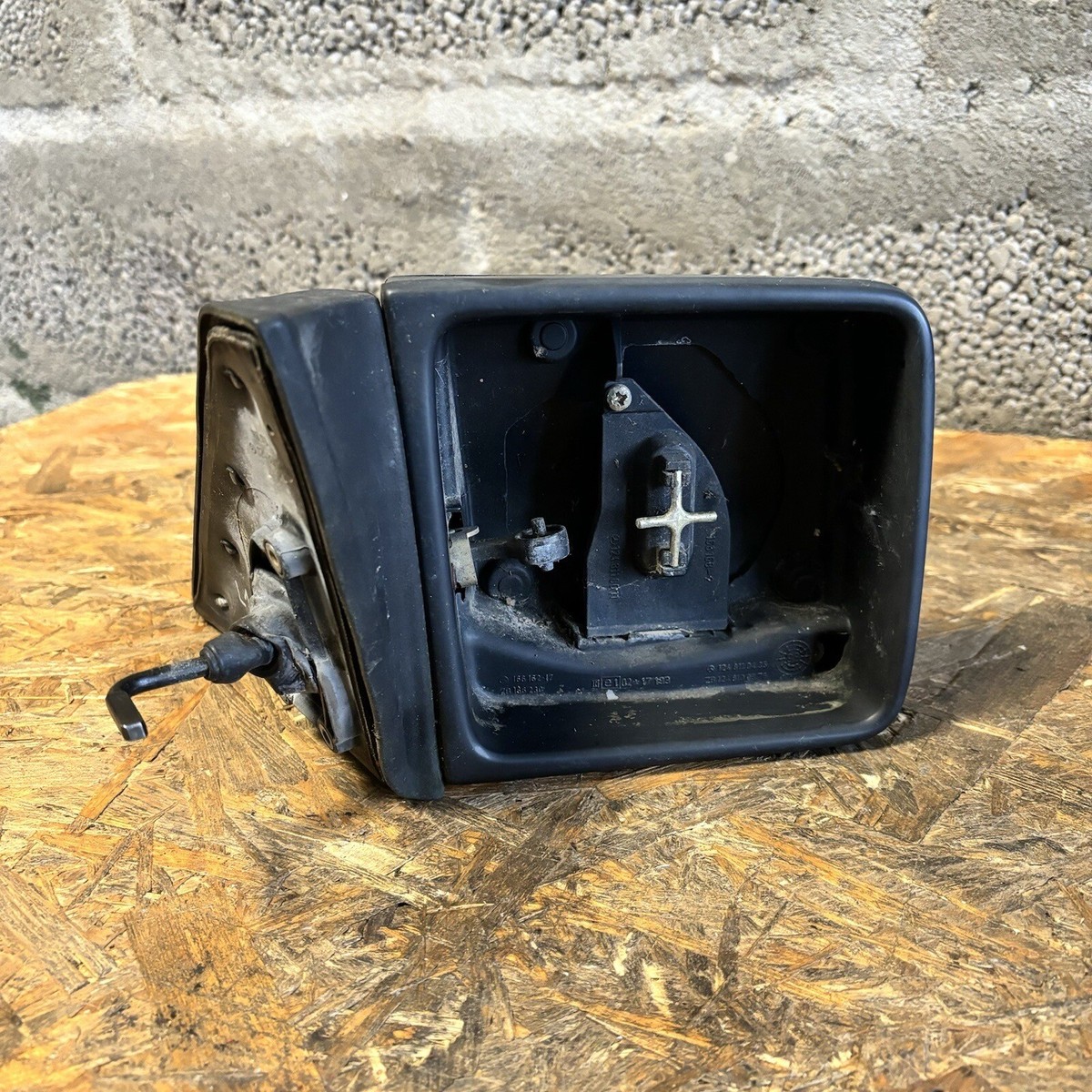 Mercedes-Benz W124 Right Side View Mirror Manually Adjustable
