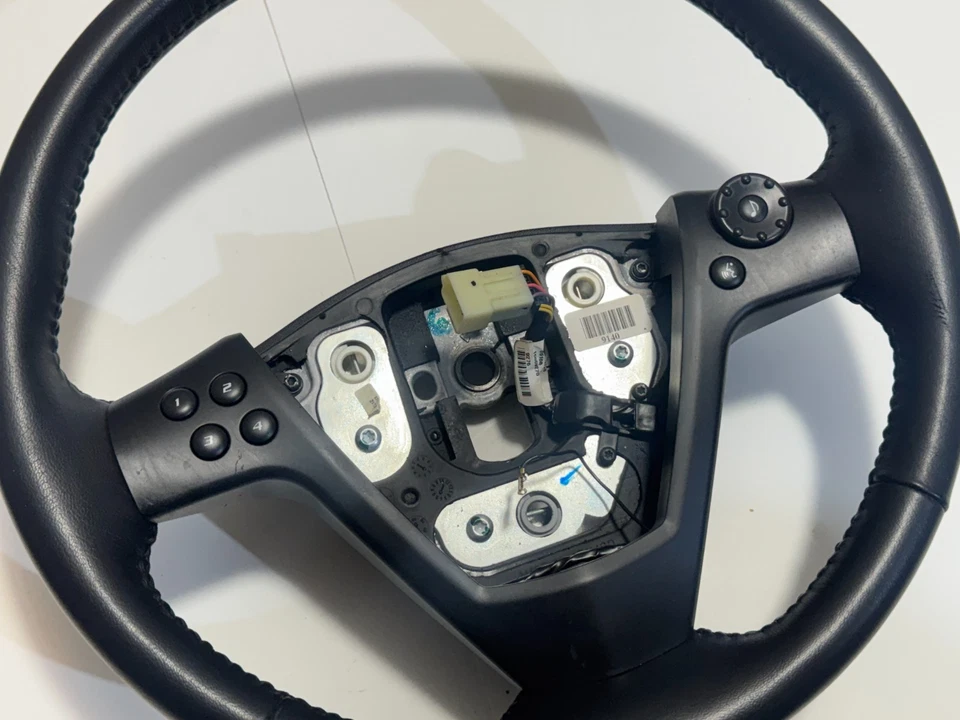 Volante Cadillac CTS 2003-2007 con interruptor de control de crucero OEM Foto 2 de 4