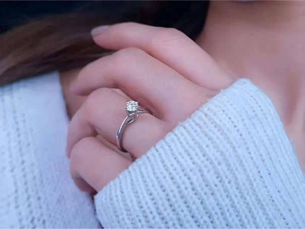 Bague solitaire or blanc massif 18 carats et diamant véritable de 0,28 carat - Photo 1/1