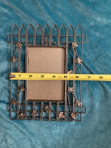 Picket Fence Picture Frame Ivy Decor Metal Rustic 8.5”x6.5” - Picture 4 of 7