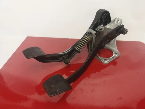 MERCEDES - BENZ W124 W201  Clutch Brake Pedals Pedal Manual Gearbox .9-6