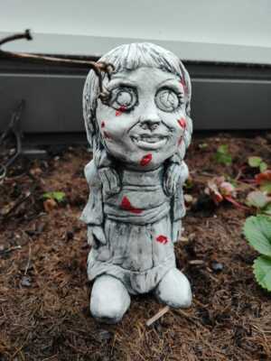 Steinfigur Horror Zwerg Gartenfigur Killer wetterfest massiv Halloween Deko