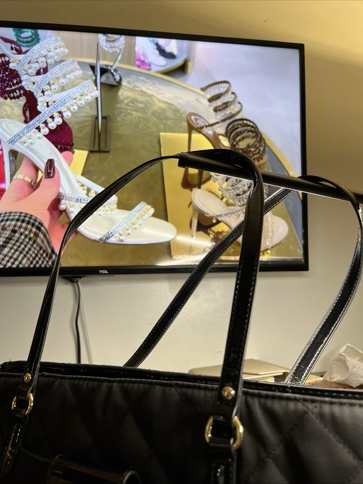 Tommy Hilfiger Women's Handbag With Patent Leather & Quilting - Image 4 of 4