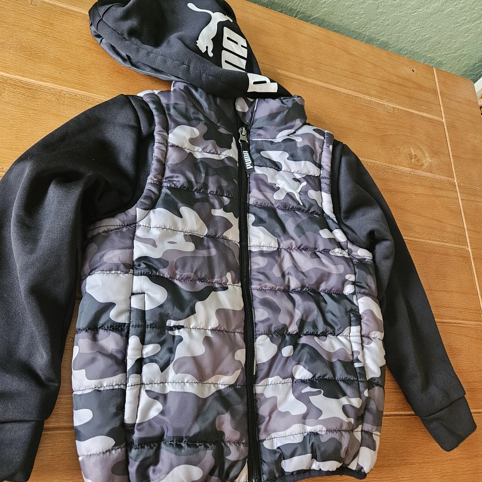 Abrigo camuflado gris Puma para niños con capucha y bolsillos talla 5 Foto 3 de 4