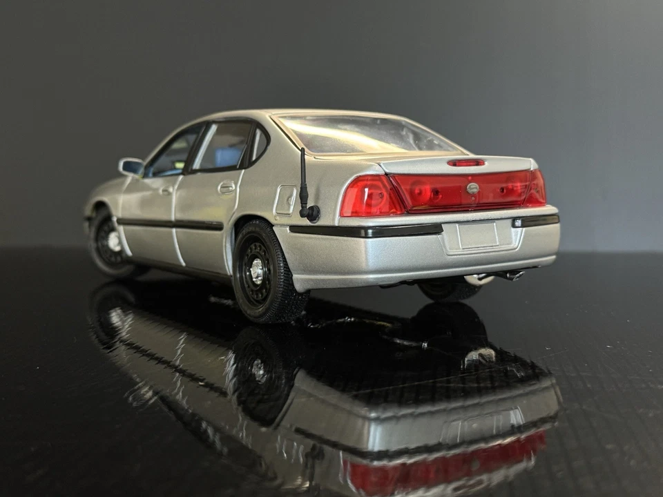 2004 Chevrolet Impala Unmarked Undercover prata 1/18 HTF! - Imagem 3 de 4