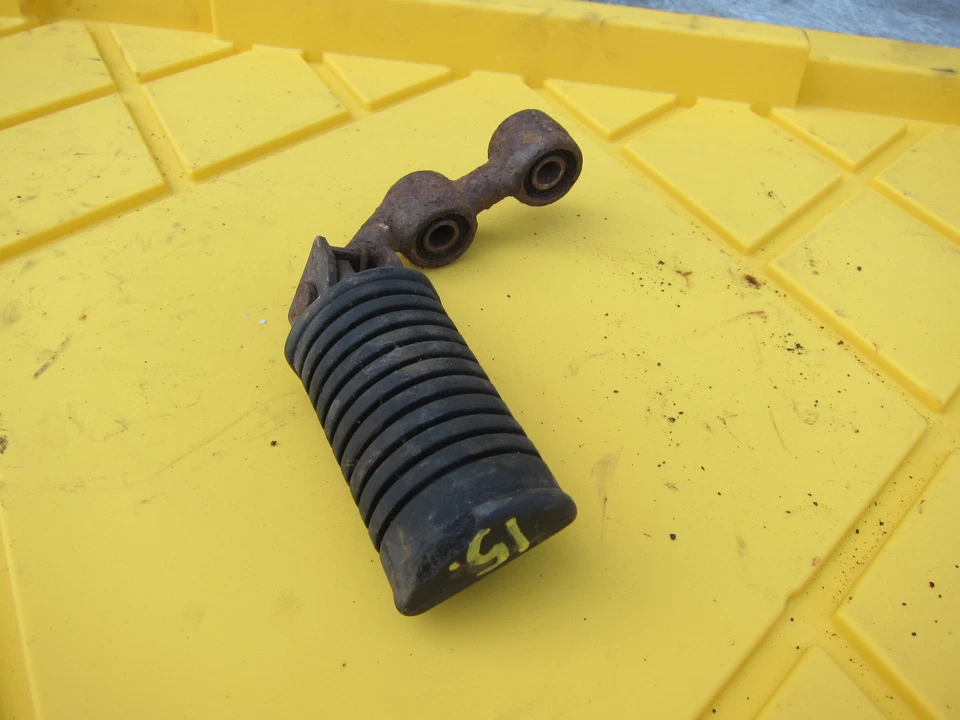 Suzuki GS1000G 1980 OEM REPOSAPIÉS DELANTERO IZQUIERDO CLAVIJA PASO Foto 2 de 4