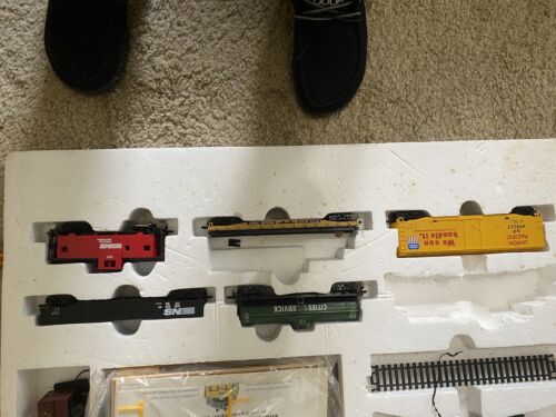 Walthers Trainline Deluxe HO Train Set 931-9 PENNSYLVANIA - Picture 10 of 22