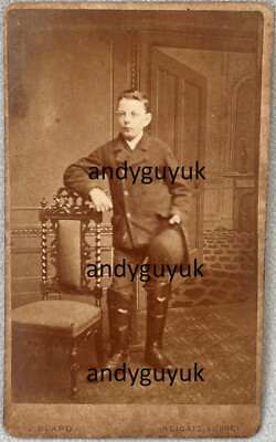 CDV REIGATE SURREY JUNGE BOWLER HUT GAMASCHEN STUHL ANTIKES FOTO VON BEARD