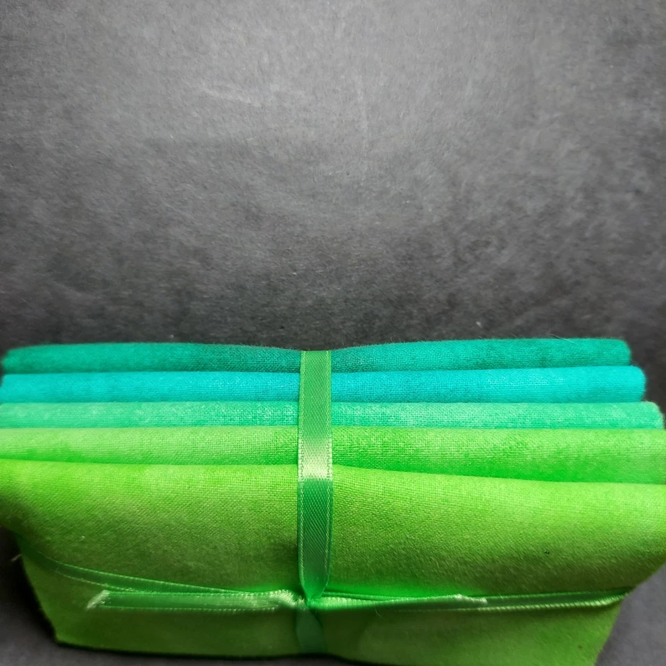 5 Fat Quarters.  Greens Solids. 100 %  Cotton - Image 2 of 3