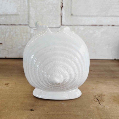 Roseville Ming Tree Conch Shell Planter - Picture 6 of 11